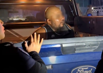 Presión vecinal obliga a presunto agresor a entregarse en Galaxias Guadalupana