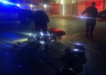 Joven motociclista pierde la vida tras impactarse contra un poste de videovigilancia 10 motociclista