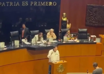 ¡Traición a la patria! Noroña revela fotos de la CIA con uniformes de la Fiscalía