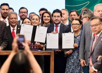 ¡Se reduce la chamba! Sheinbaum firma acuerdo para jornada laboral de 40 horas