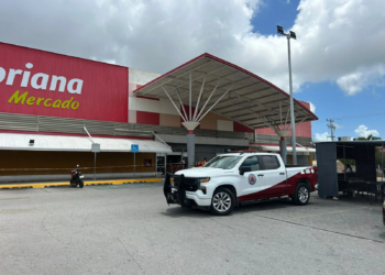 Cierran Mi Plaza Héroes tras incendio que consumió tienda de ropa en Cancún