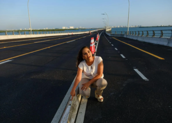 Mara Lezama supervisa pruebas de la Ruta 27 sobre el Puente Nichupté
