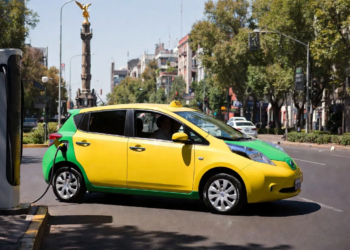 Ni enchufes ni milagros: México inicia diálogos para que la electromovilidad no sea solo un sueño de ricos