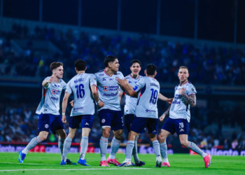 Cruz Azul humilla a Pumas y se lleva el Clásico Joven en el Azteca