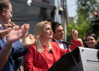 “¡Hasta donde tope!”: Maru Campos asiste a FGR, denuncia persecución política