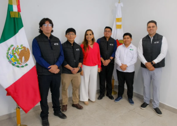 Estudiantes revolucionan asistencia consular con “Austribot” en la Embajada de México en Austria