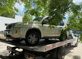 Camioneta abandonada con droga y cartuchos desata operativo en Tulum