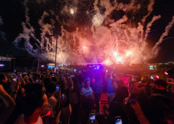 Más de 20 mil espectadores disfrutaron del concierto gratuito de Morat sobre la laguna Nichupté por inauguración del puente