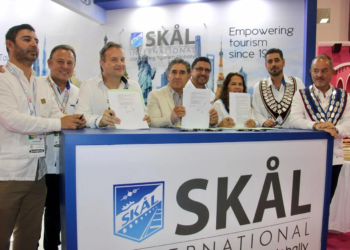 Skål México y Fundación Pedro y Elena Hernández firman alianza en Tianguis Turístico para conservar el flamenco del Caribe