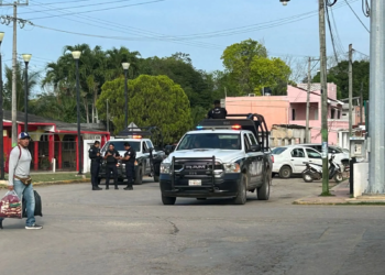 policías