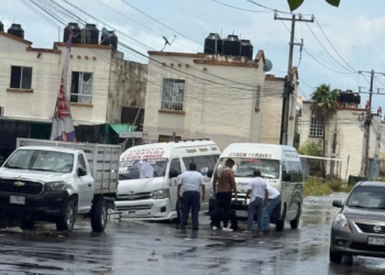 ¡Combi al hoyo!: Ciudadanos exigen reparaciones urgentes