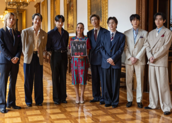 Diplomacia "DYNAMITE": BTS aterriza en Palacio Nacional y sacude a México 2 Diplomacia "DYNAMITE": BTS aterriza en Palacio Nacional y sacude a México