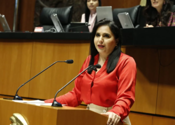 Mayuli exige declarar desastre natural por sargazo y acusa falta de acción federal en Quintana Roo