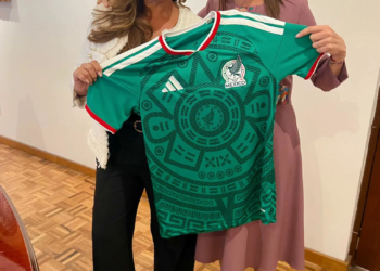 Mara Lezama felicita a Claudia Sheinbaum por su cumpleaños durante reunión en Palacio Nacional