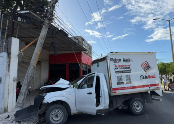 Tragedia en la Kabah: trabajador muere aplastado tras choque de camioneta contra poste de CFE 2 Tragedia en la Kabah: trabajador muere aplastado tras choque de camioneta contra poste de CFE