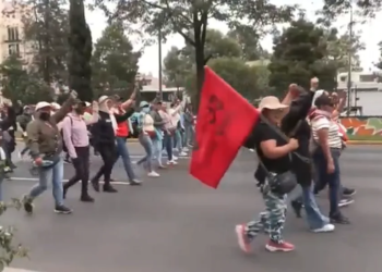 Caos en CDMX: policías esperan avance de la CNTE en Tlalpan