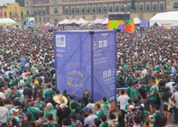 Miles abarrotan el Zócalo por el Tri