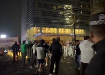 ¡Fiesta mexicana a medianoche! Afición arma serenata frente al hotel de Ecuador