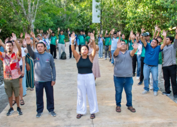 Estudiantes del Conalep recorren senderos del Parque Urbano Corazón