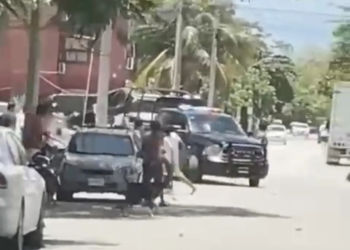 Habitantes de Corales detienen a la policía 1 Habitantes de Corales detienen a la policía