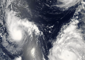 Tifón Jangmi obliga evacuaciones y cancela 400 vuelos; Japón permanece en alerta 1 tifón