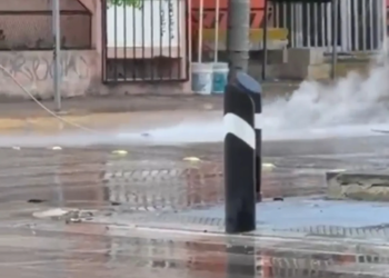 Cable de CFE se revienta en avenida Tules, en plena lluvia de Cancún 2 Cable de CFE se revienta en avenida Tules, en plena lluvia de Cancún