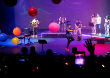 ¿No pudiste ver a Coldplay? Cancún tendrá una noche llena de luces, música y emoción que promete hacerte sentir en uno de sus conciertos 1 Coldplay