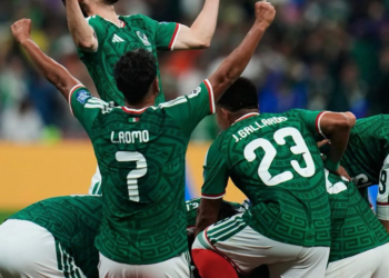 ¡Hazaña en el Azteca! México rompe la maldición de 40 años, vence 2-0 a Ecuador y desata la locura rumbo a Octavos 4 ¡Hazaña en el Azteca! México rompe la maldición de 40 años, vence 2-0 a Ecuador y desata la locura rumbo a Octavos