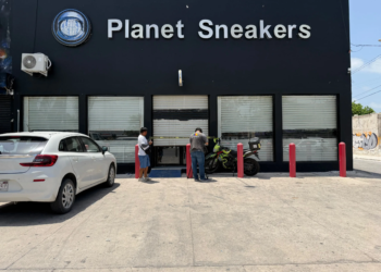 Revisión en tienda de tenis moviliza a autoridades en Cancún
