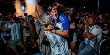 Locura mundialista: argentinos agotan vuelos a EE.UU. en horas para ver la final ante España