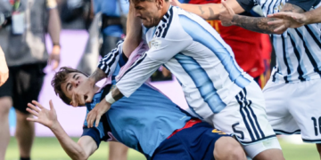 FIFA abre investigación tras incidentes al final de la final entre España y Argentina