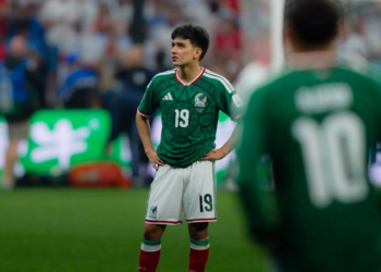 De la cancha del Mundial a la graduación de la prepa: la ovación que emocionó a México 3 graduación