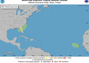 Acechan dos zonas de baja presión en el Atlántico; una de ellas a 995 km de Quintana Roo 3 Acechan dos zonas de baja presión en el Atlántico; una de ellas a 995 km de Quintana Roo