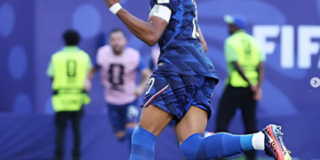 Mbappé falló un penal, se redimió con un golazo y Francia sobrevive al sueño marroquí en los cuartos del Mundial