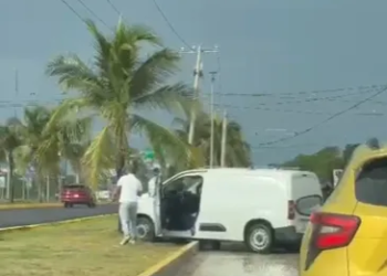 Lluvia y falta de precaución provocan tres accidentes en el bulevar Colosio en #Cancún 1 Lluvia y falta de precaución provocan tres accidentes en el bulevar Colosio en #Cancún