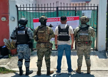 Catean presunta casa ligada a “gota a gota” en #Cancún; aseguran hierba seca y procesan a cuatro personas