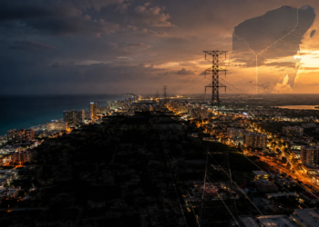 Mil millones de pesos para frenar los apagones: el plan solar que busca salvar a Quintana Roo de su crisis eléctrica 4 Mil millones de pesos para frenar los apagones: el plan solar que busca salvar a Quintana Roo de su crisis eléctrica