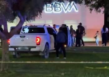 Civiles armados balean a policías ministeriales en la avenida Huayacán; activan Código Rojo en #Cancún 1 Civiles armados balean a policías ministeriales en la avenida Huayacán; activan Código Rojo en #Cancún