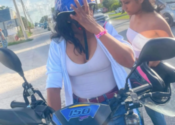 ¡Se dio a la fuga! Buscan a motociclista que provocó choque en la Av. Huayacán