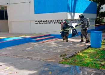 Evacúan Instituto La Salle por fuga de vapores químicos en un laboratorio de #Cancún