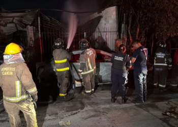 Incendio con presuntas bombas molotov consume vehículos en un taller mecánico 5 Incendio con presuntas bombas molotov consume vehículos en un taller mecánico