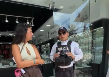 Turistas denuncian fraude de $36,000 pesos en joyería de la 5ta avenida