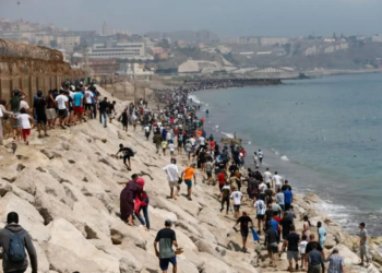 Falsas promesas en redes desatan crisis migratoria en Ceuta; miles arriesgaron la vida para llegar a España 9 Falsas promesas en redes desatan crisis migratoria en Ceuta; miles arriesgaron la vida para llegar a España