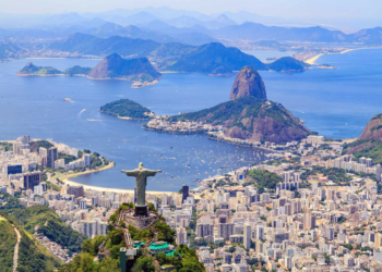 Mueren cuatro personas tras caída de helicóptero en Río de Janeiro 2 Mueren cuatro personas tras caída de helicóptero en Río de Janeiro