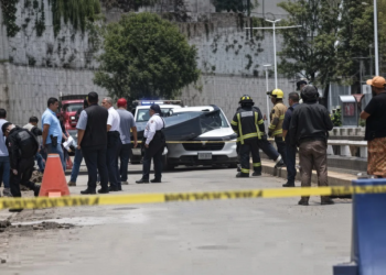 Colapsa estructura sobre camioneta en Paseo Interlomas; muere una mujer 3 Colapsa estructura sobre camioneta en Paseo Interlomas; muere una mujer