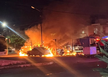Incendio acaba con taller mecánico en Villas Otoch