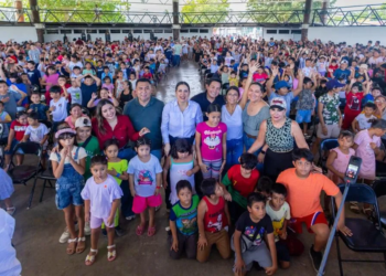 2 mil mochilas para 2 mil familias: el regreso a clases más ligero en Playa del Carmen 3 2 mil mochilas para 2 mil familias: el regreso a clases más ligero en Playa del Carmen