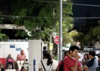 Padres acampan desde el domingo para conseguir lugar en preparatoria 2 Padres acampan desde el domingo para conseguir lugar en preparatoria