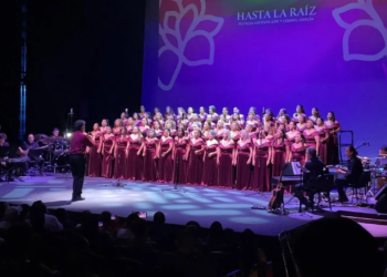 La luna les regaló un eclipse: Magnolias cerró con sold out y magia su noche en el Teatro de la Ciudad 1 La luna les regaló un eclipse: Magnolias cerró con sold out y magia su noche en el Teatro de la Ciudad