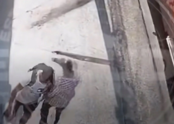 Capturan al presunto agresor que empujó a adulto mayor bajo un tráiler en Monterrey